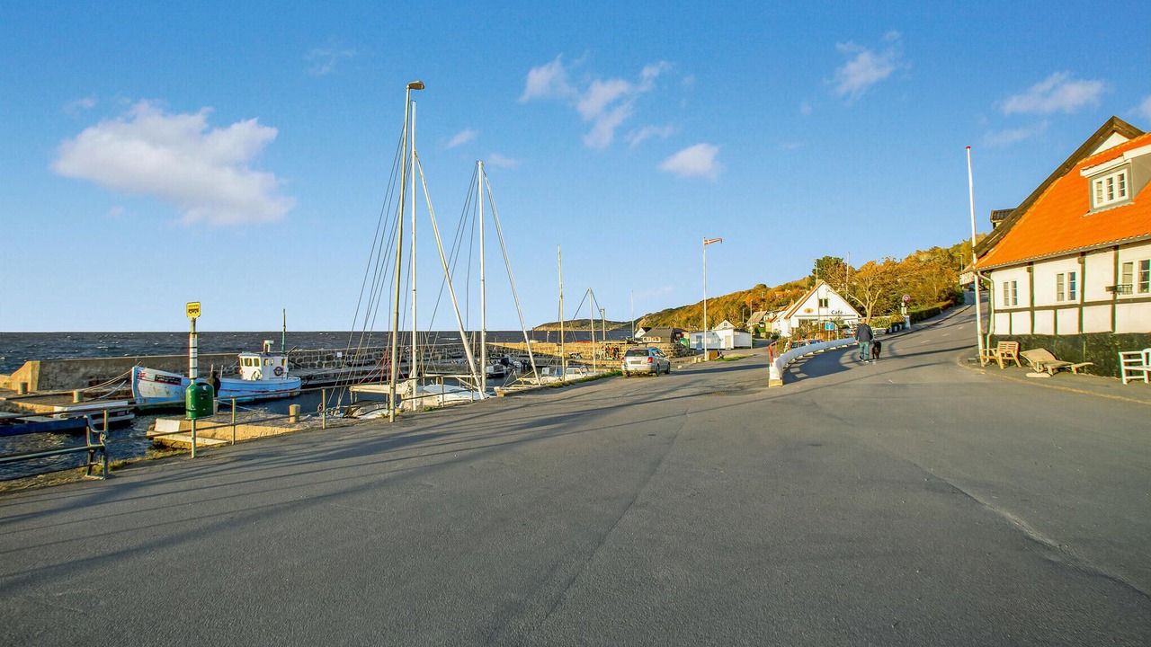 Photo of Others in Vang