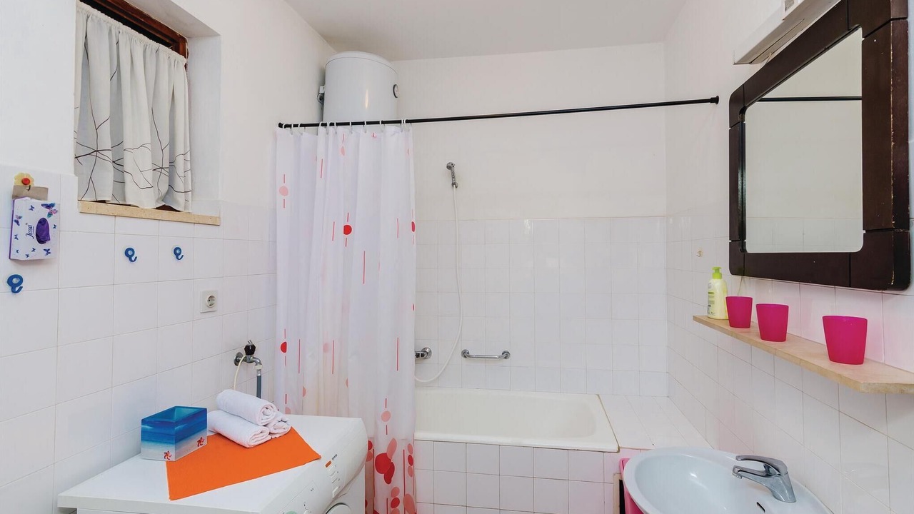 Photo of Bathroom in Brsecine