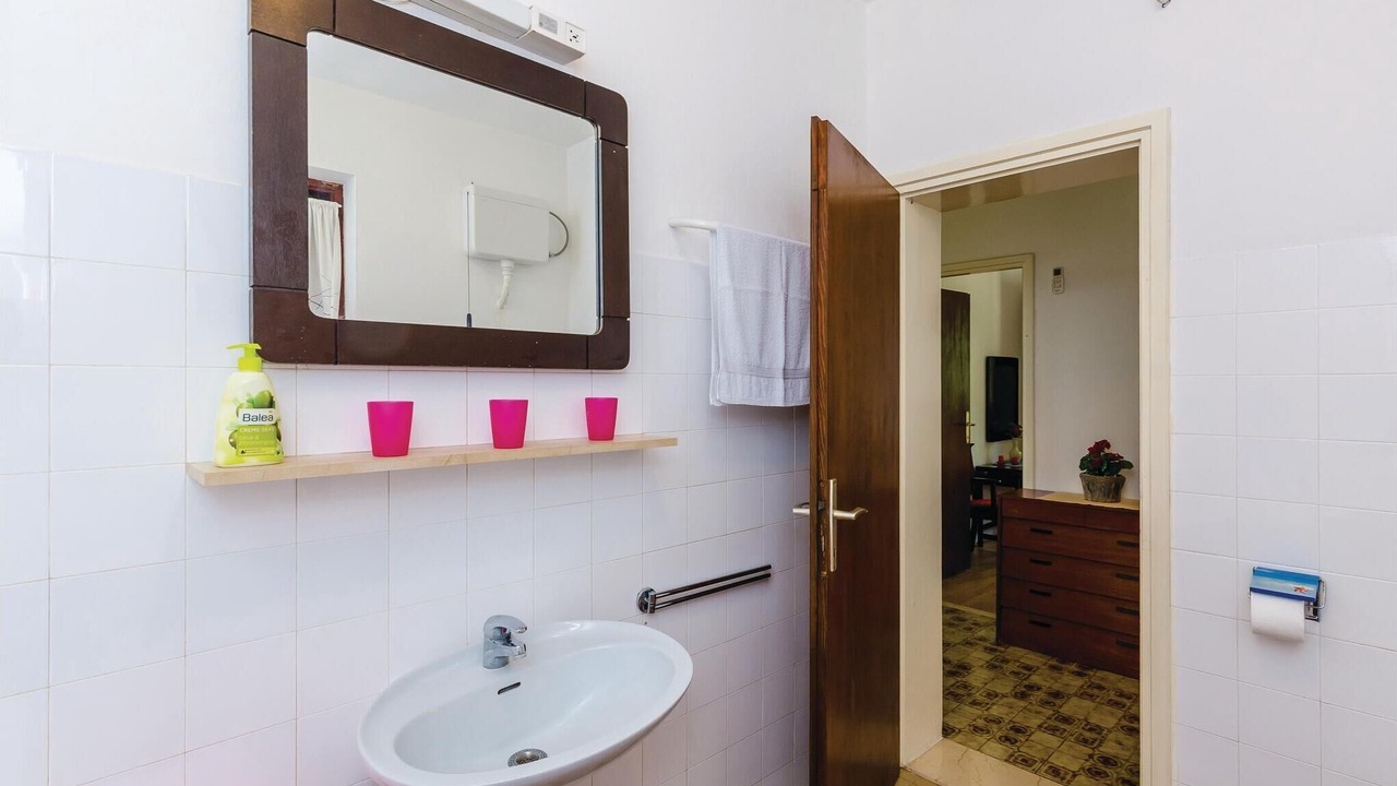 Photo of Bathroom in Brsecine