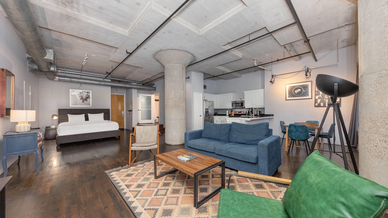Photo of Bedroom in Theater District