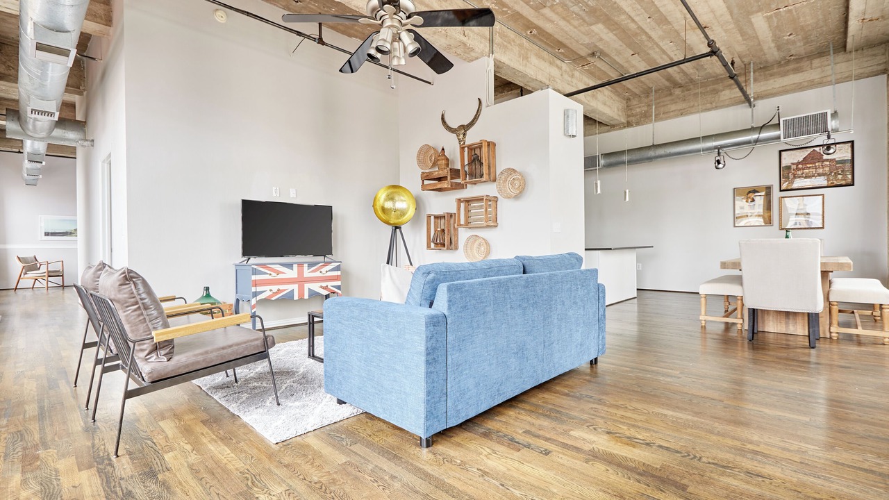 Photo of Livingroom in Theater District