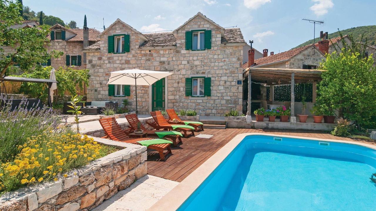 Photo of Outdoor in Dol
