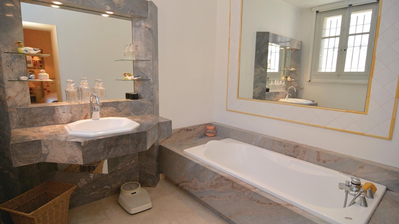 Photo of Bathroom in Aubais