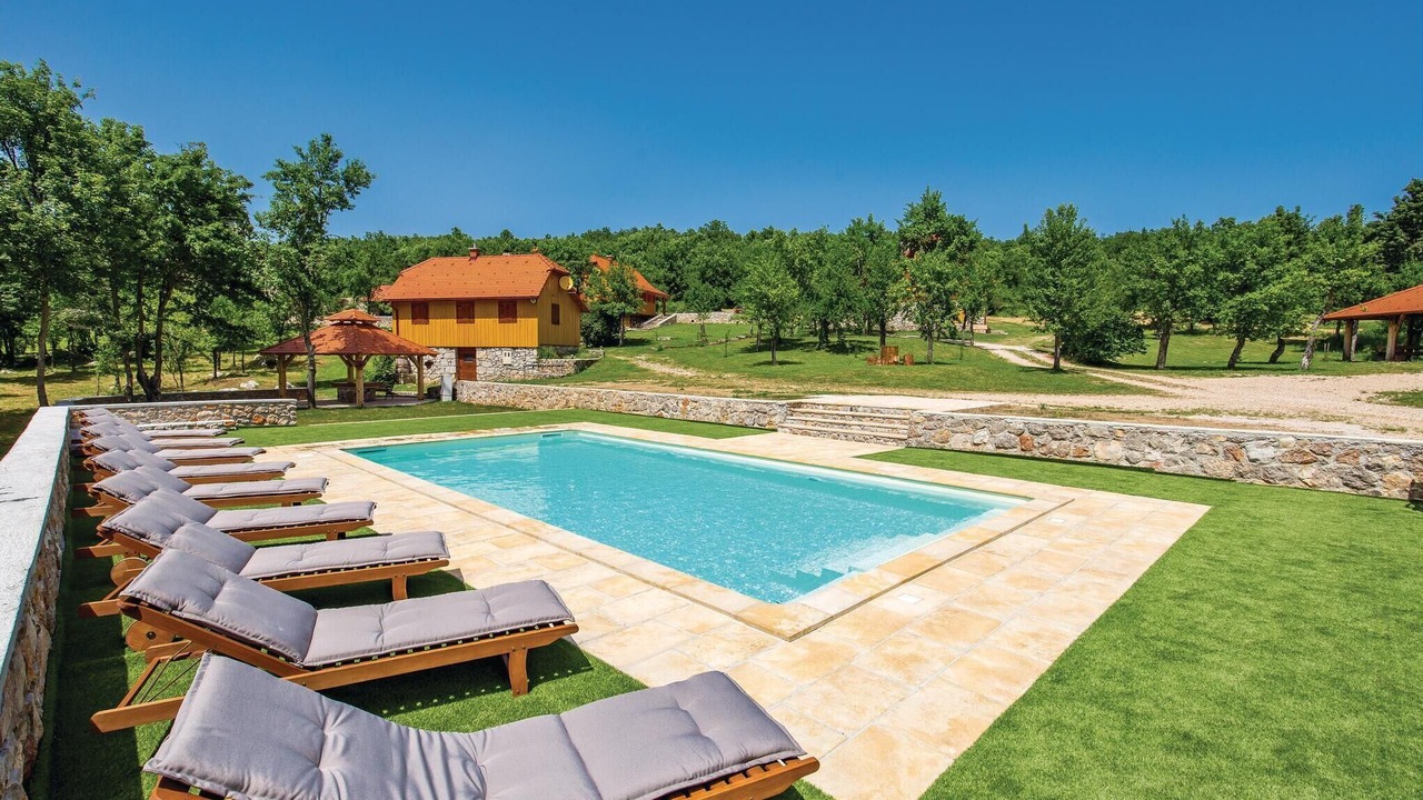 Photo of Outdoor in Perusic