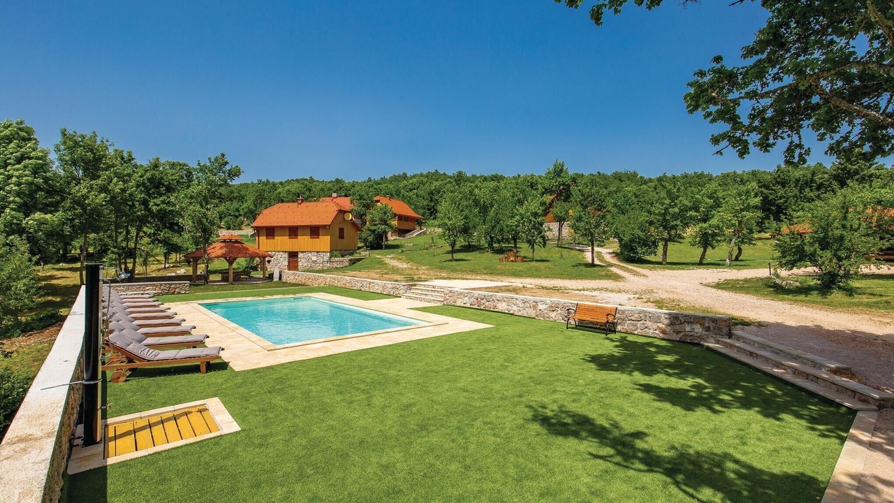 Photo of Outdoor in Perusic