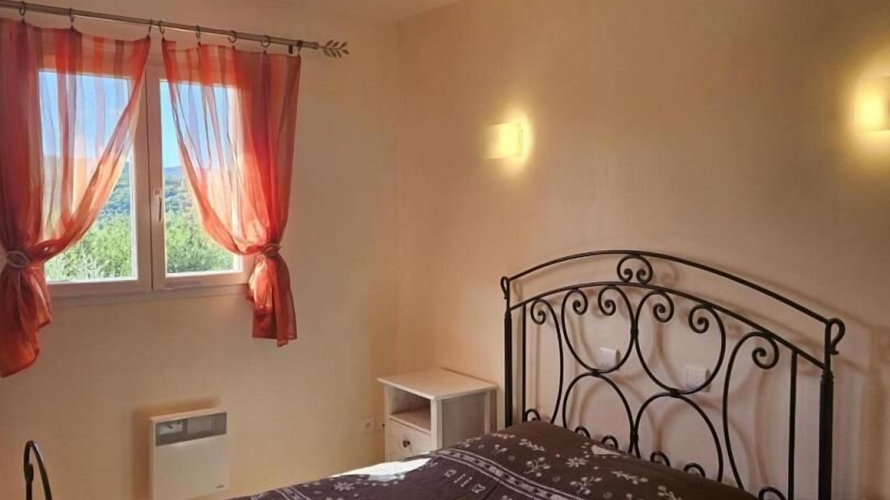 Photo of Bedroom in Bauduen