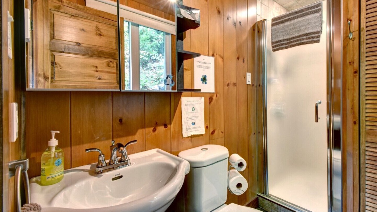 Photo of Bathroom in Chertsey