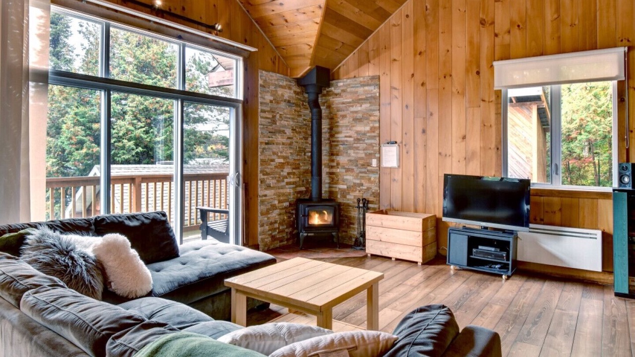 Photo of Livingroom in Chertsey
