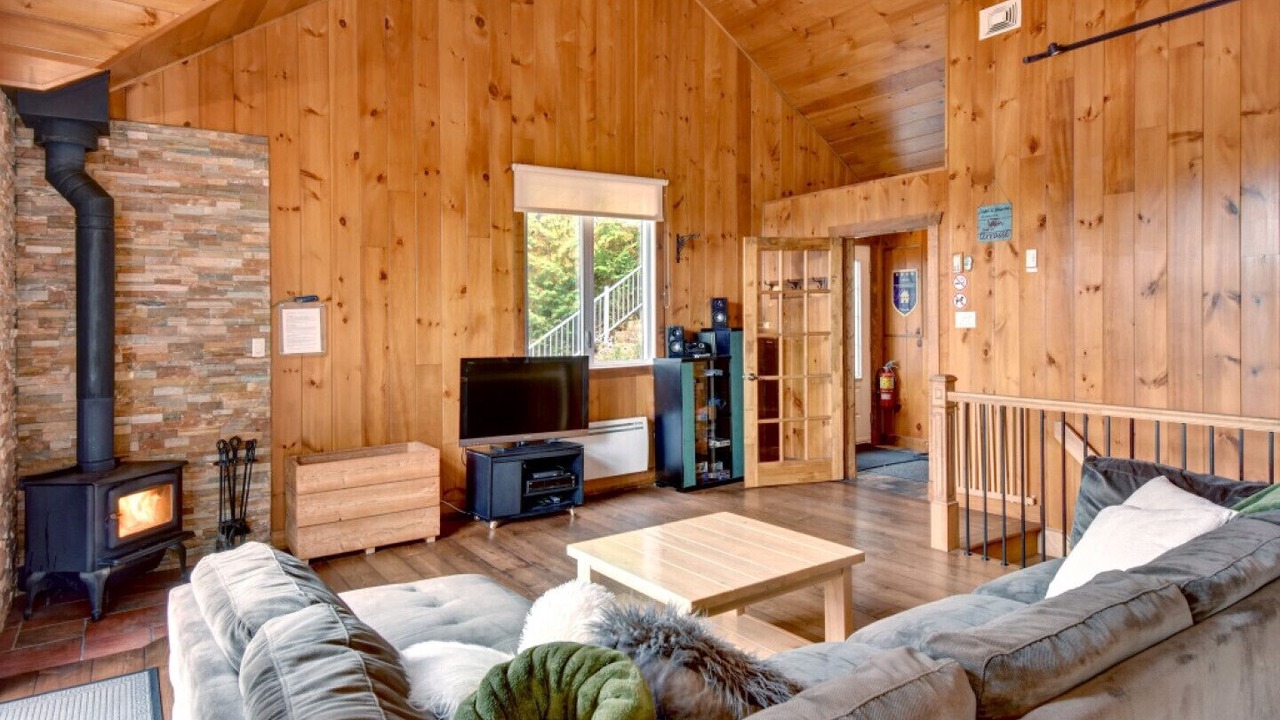 Photo of Livingroom in Chertsey