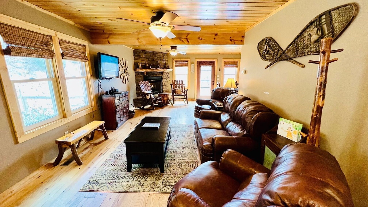 Photo of Livingroom in Lenoir