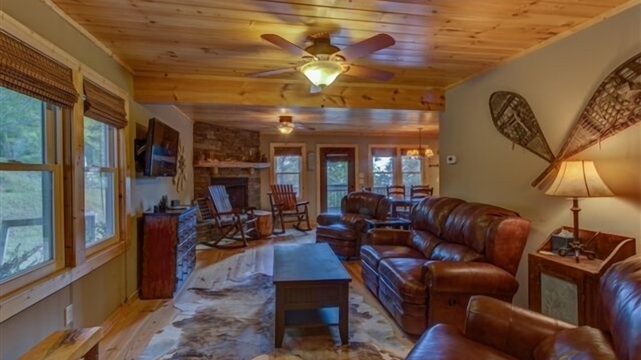Photo of Livingroom in Lenoir