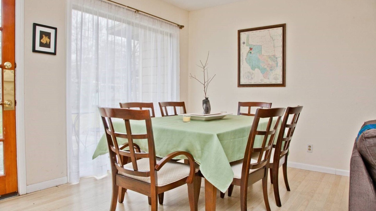 Photo of Livingroom in Allandale