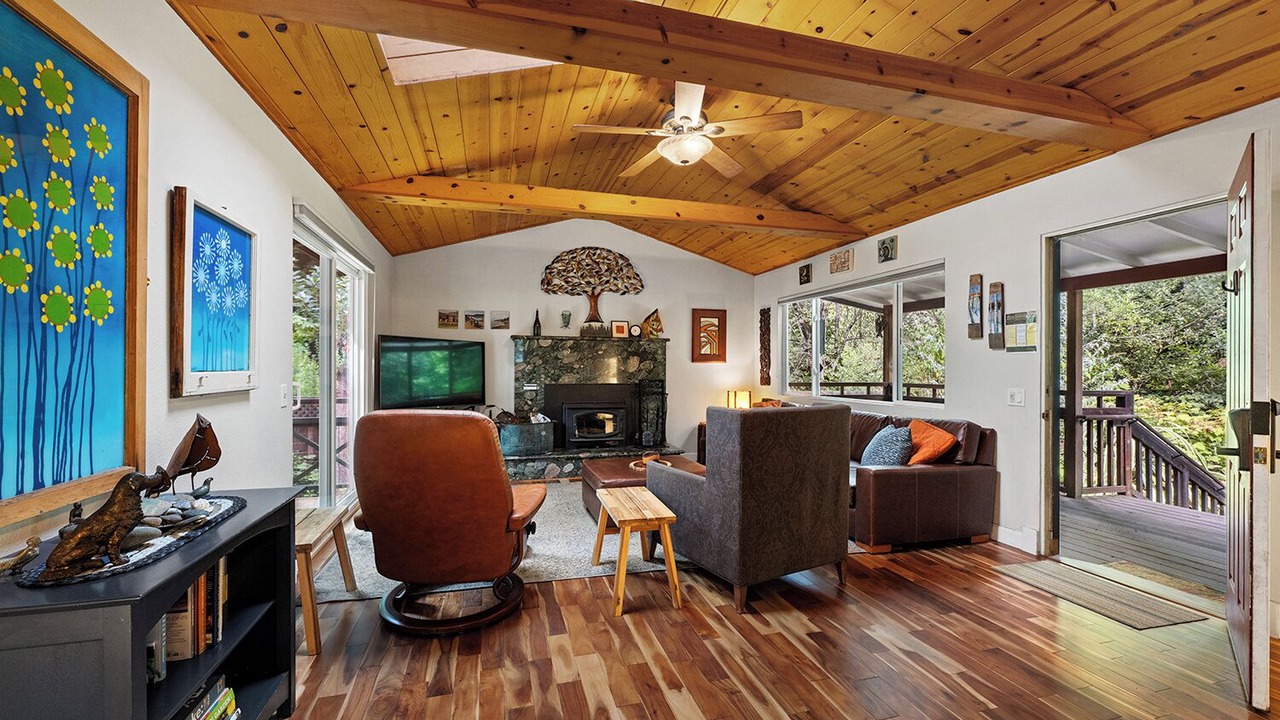 Photo of Livingroom in Cazadero
