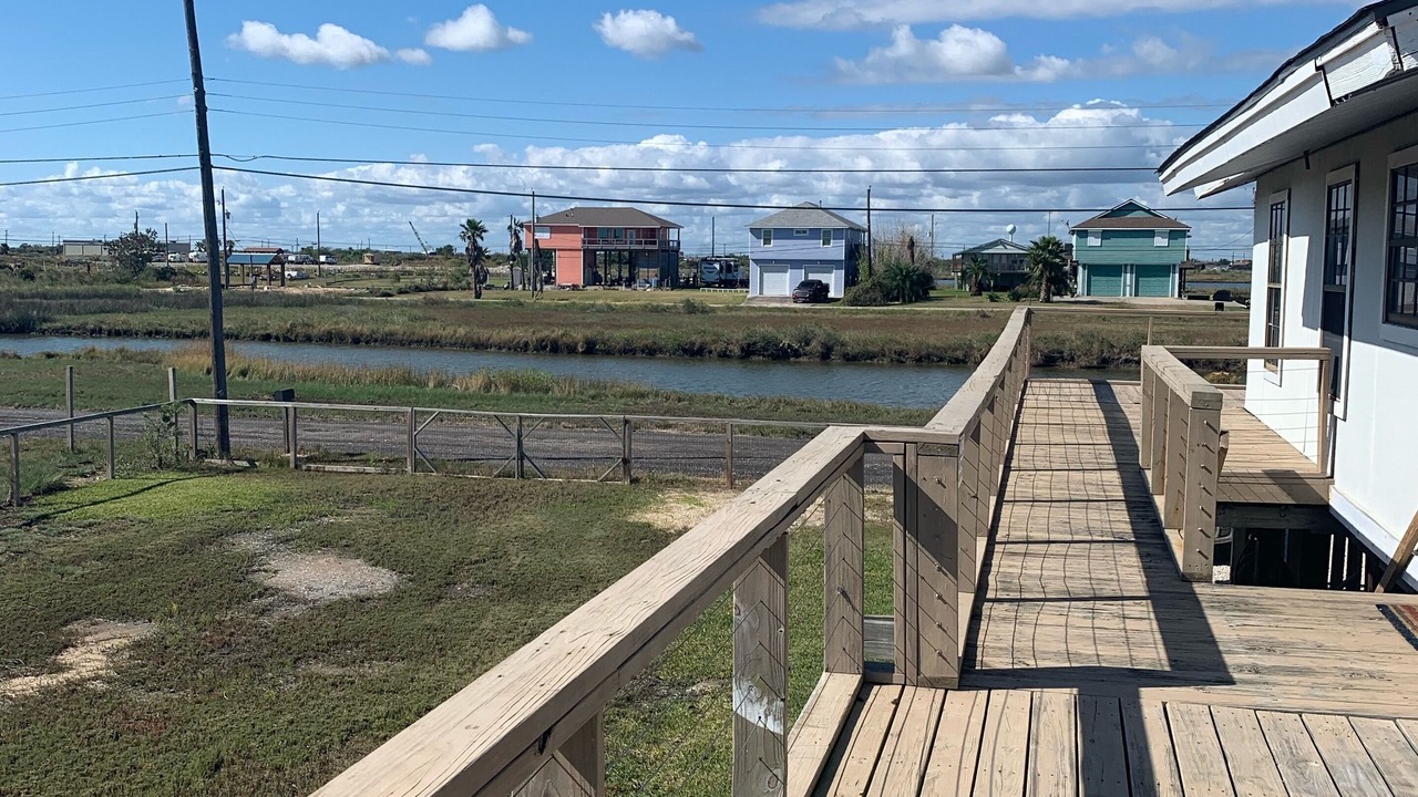 Photo of Patio Balcony in Hitchcock