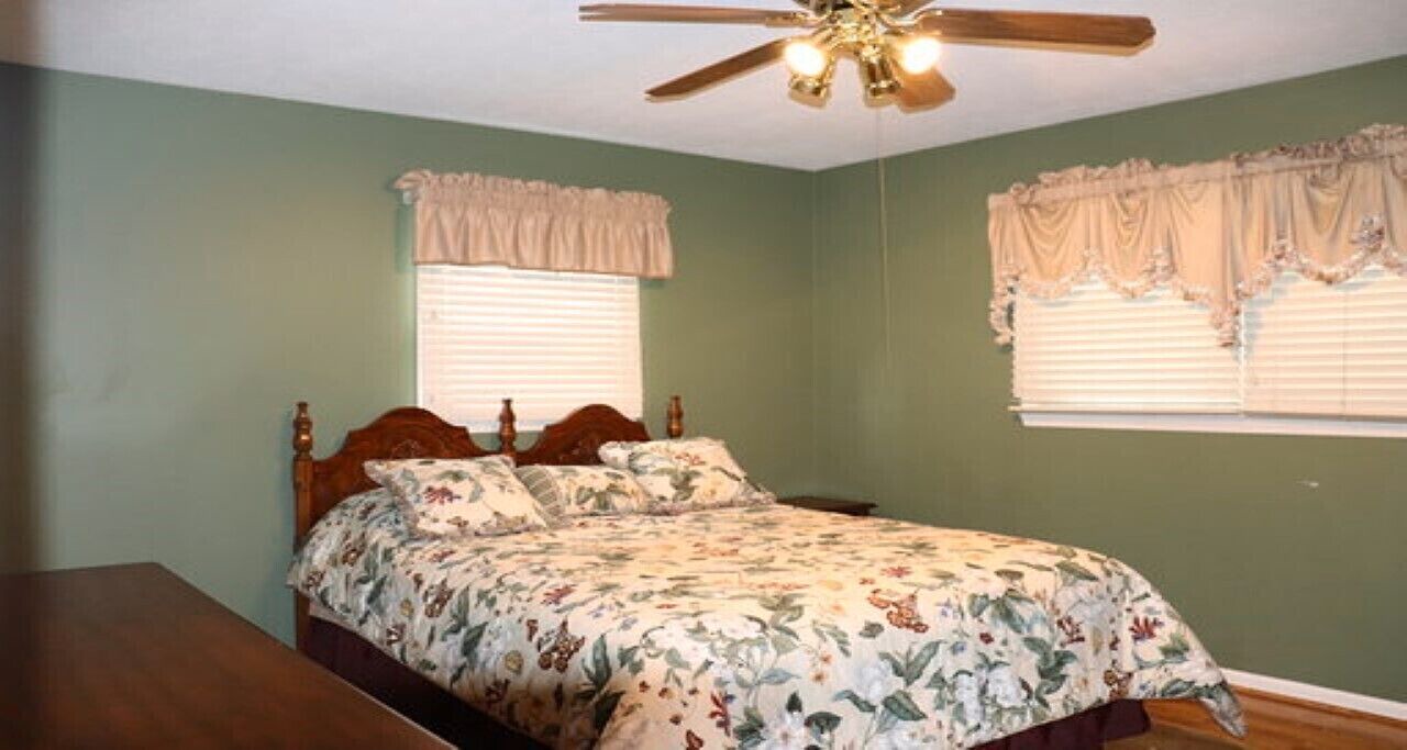 Photo of Bedroom in Hendersonville
