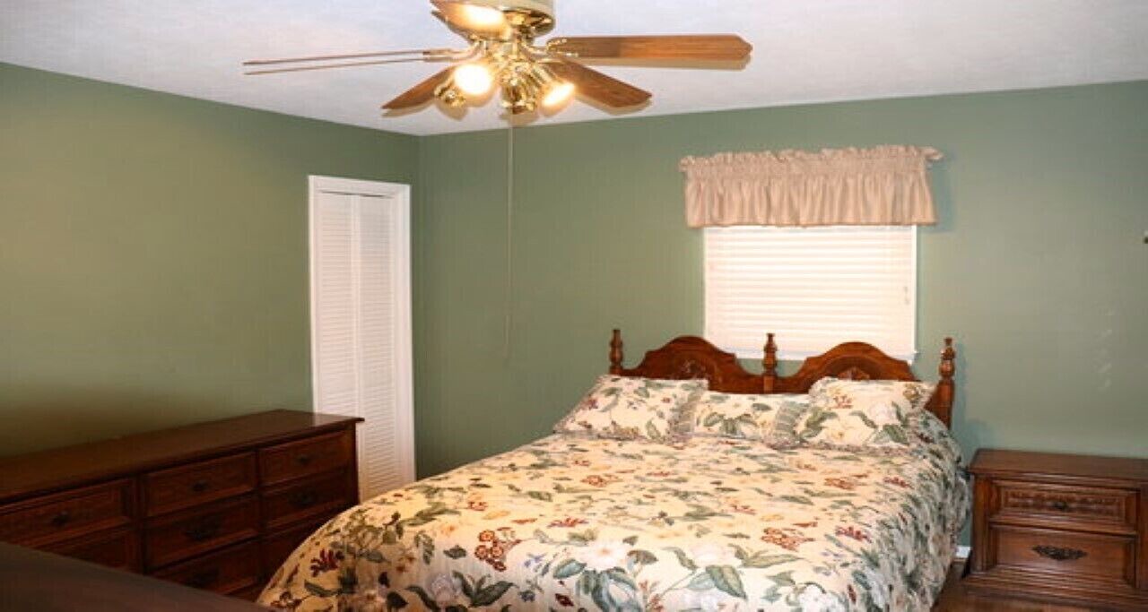 Photo of Bedroom in Hendersonville