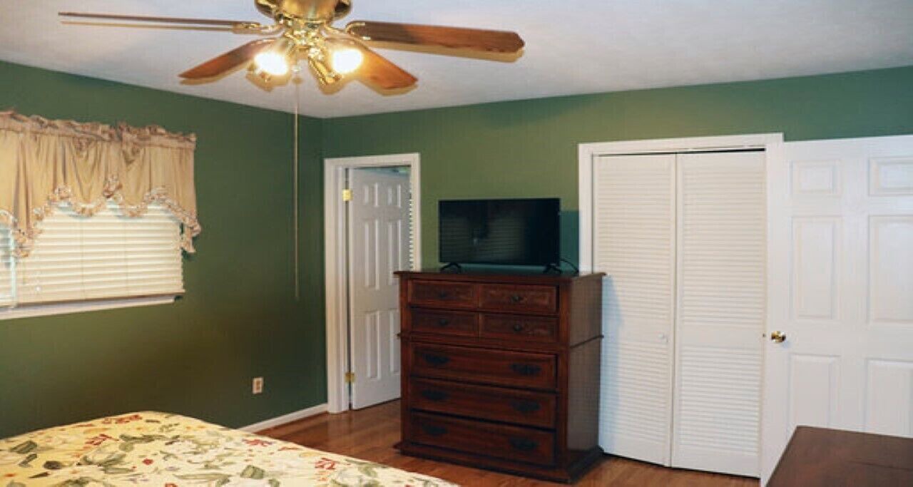 Photo of Bedroom in Hendersonville
