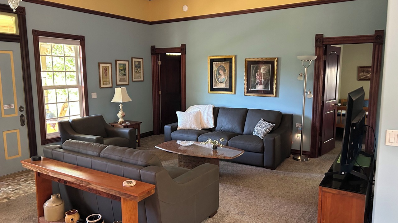 Photo of Livingroom in Central City