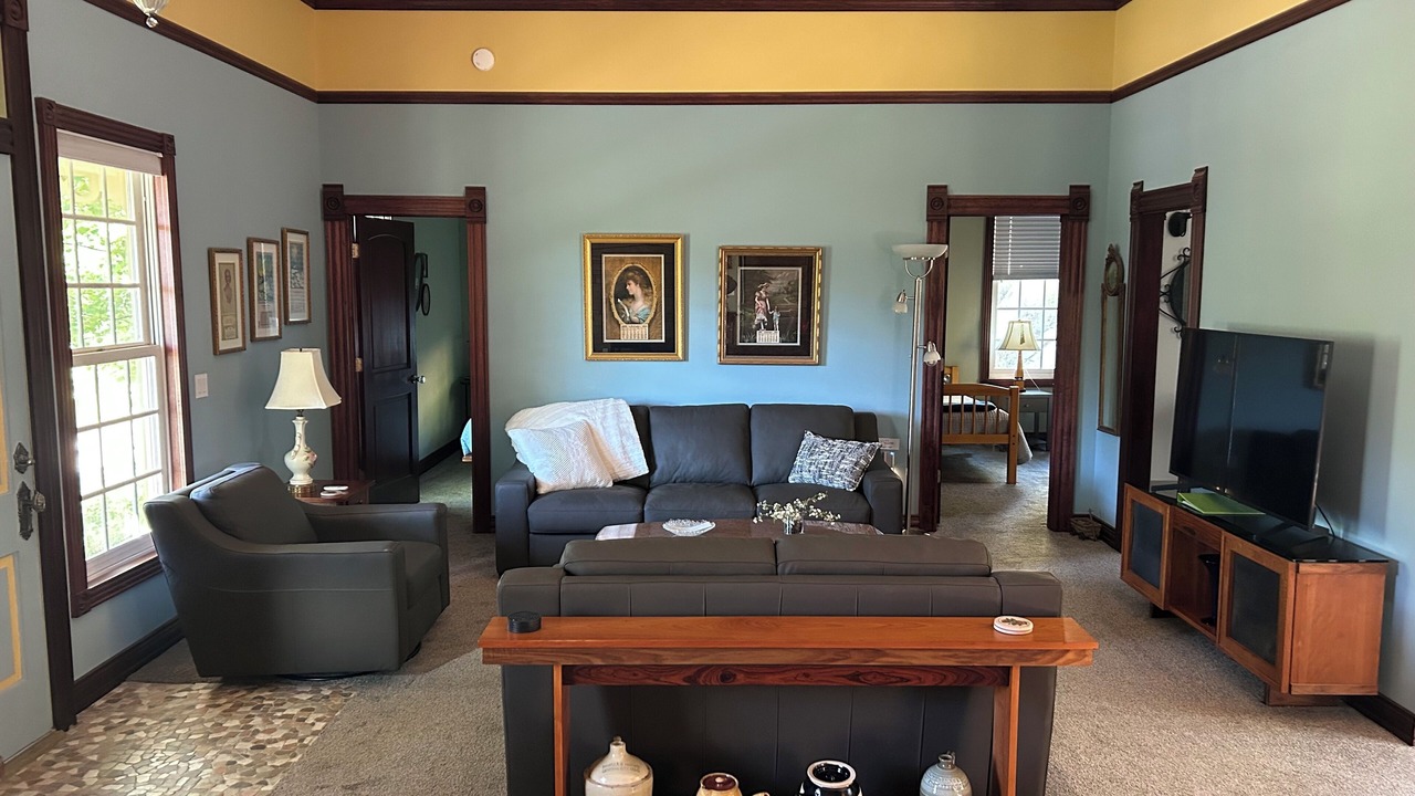 Photo of Livingroom in Central City