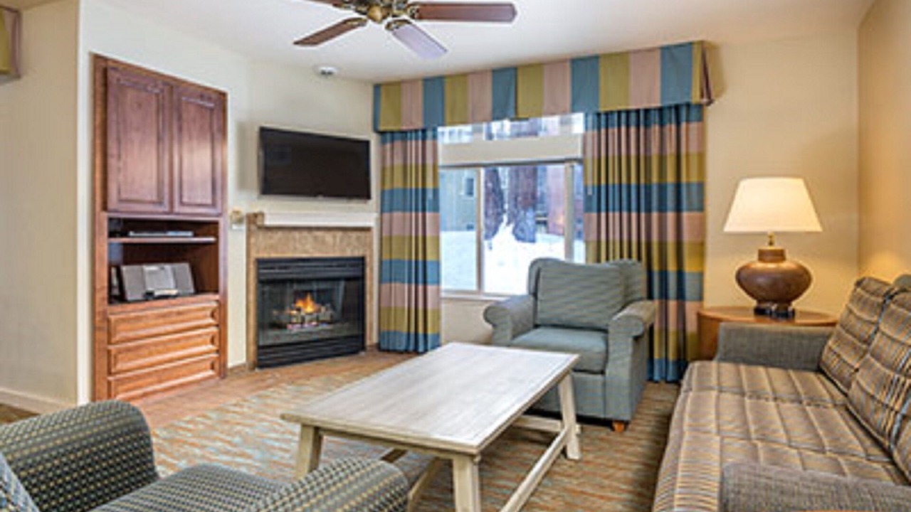 Photo of Livingroom in Round Hill Village