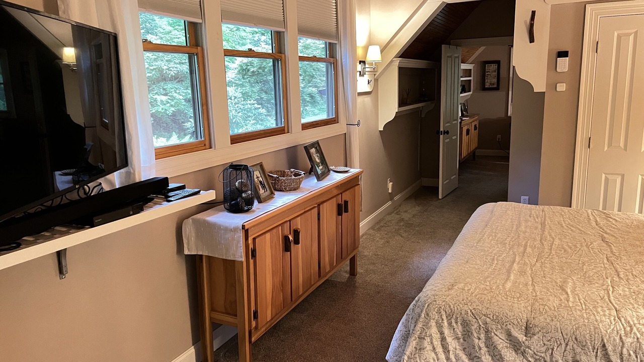 Photo of Bedroom in Glenville