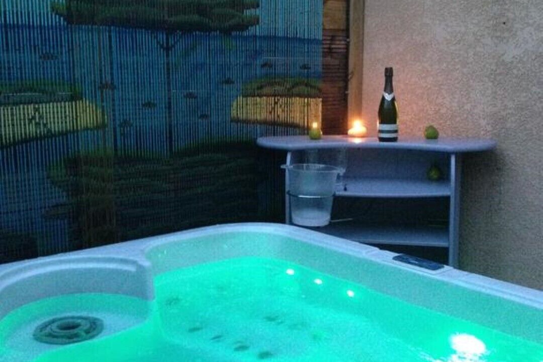 Photo of Others in Issel