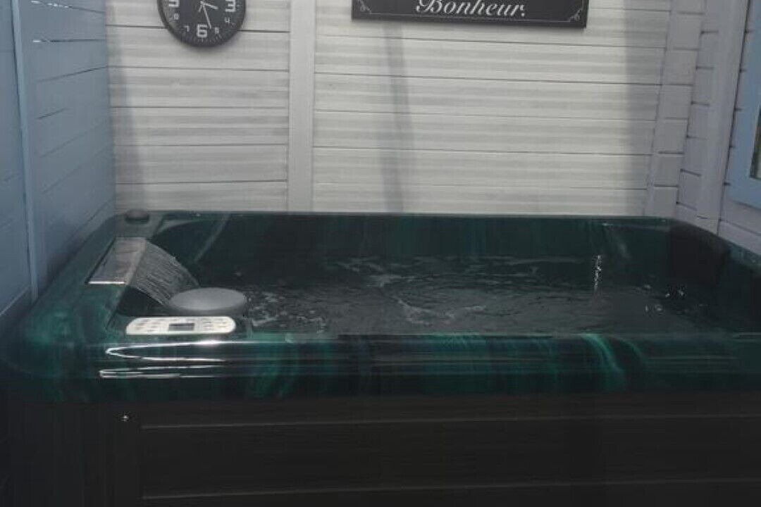 Photo of Others in Issel