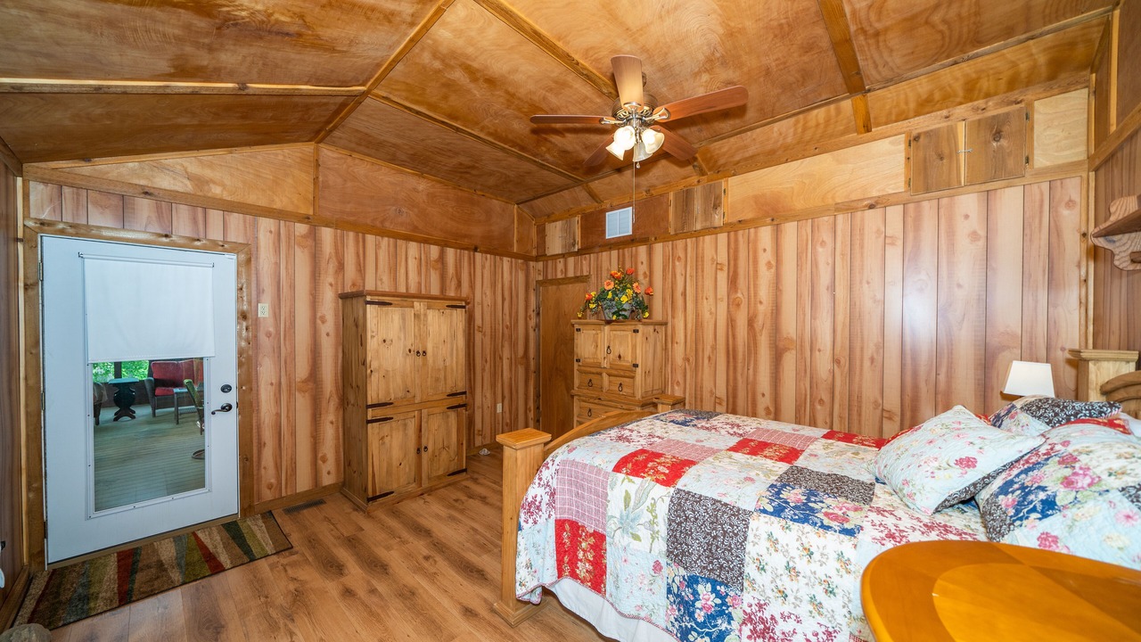 Photo of Bedroom in Laclede County