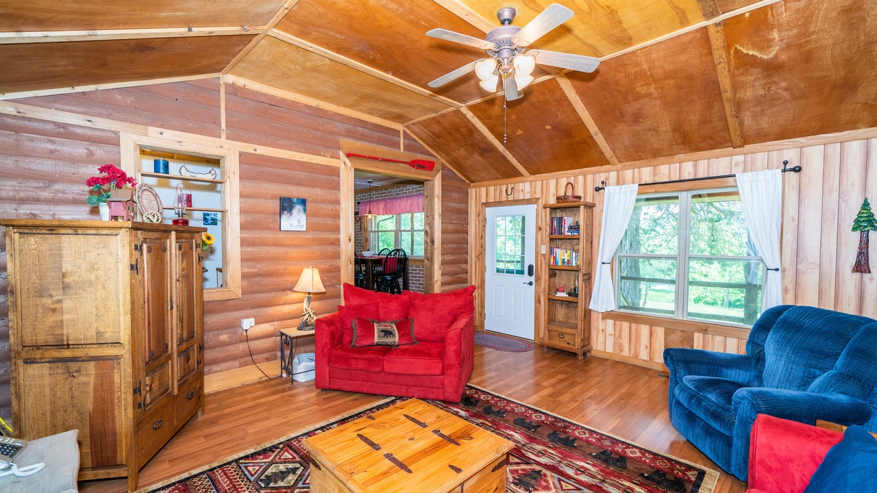 Photo of Livingroom in Laclede County