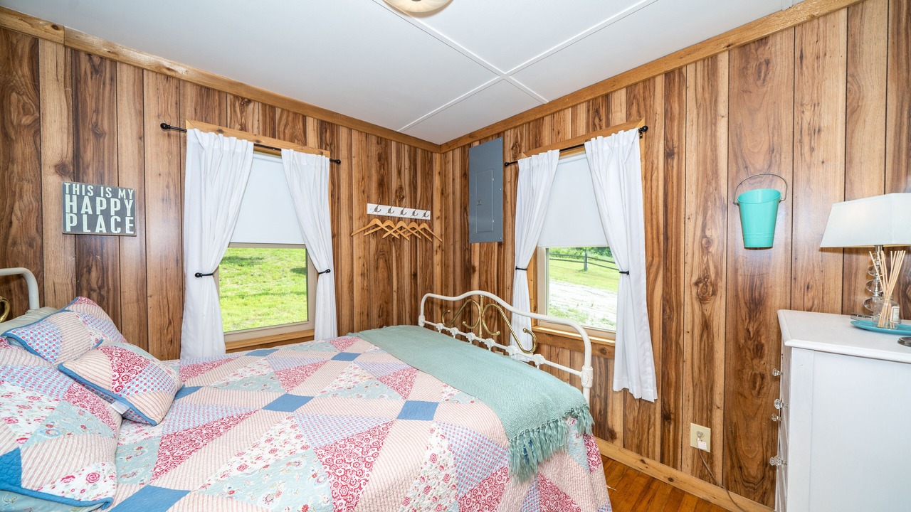 Photo of Bedroom in Laclede County