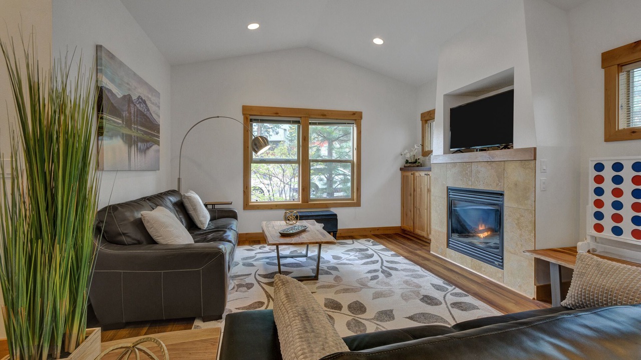 Photo of Livingroom in Century West