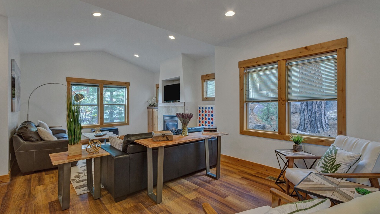 Photo of Livingroom in Century West