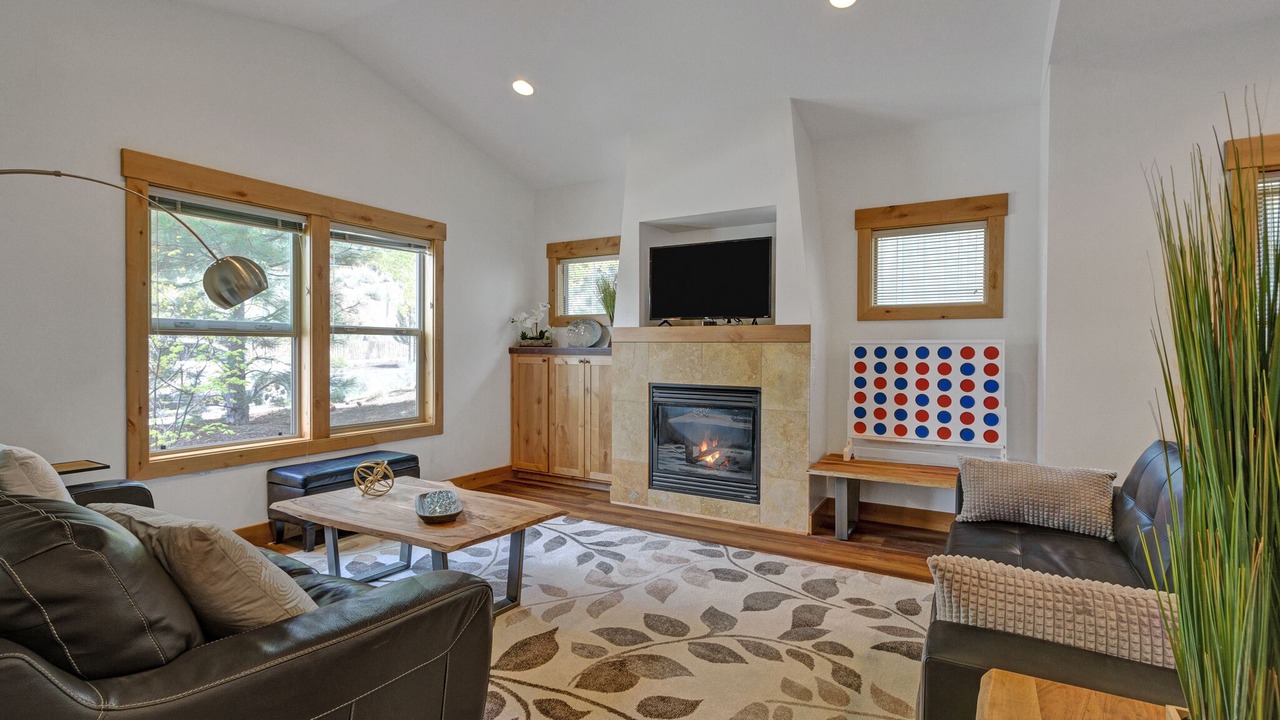 Photo of Livingroom in Century West