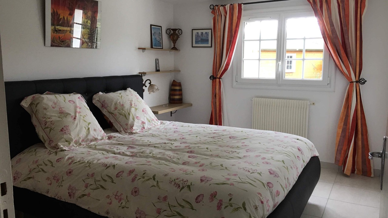 Photo of Bedroom in Idron