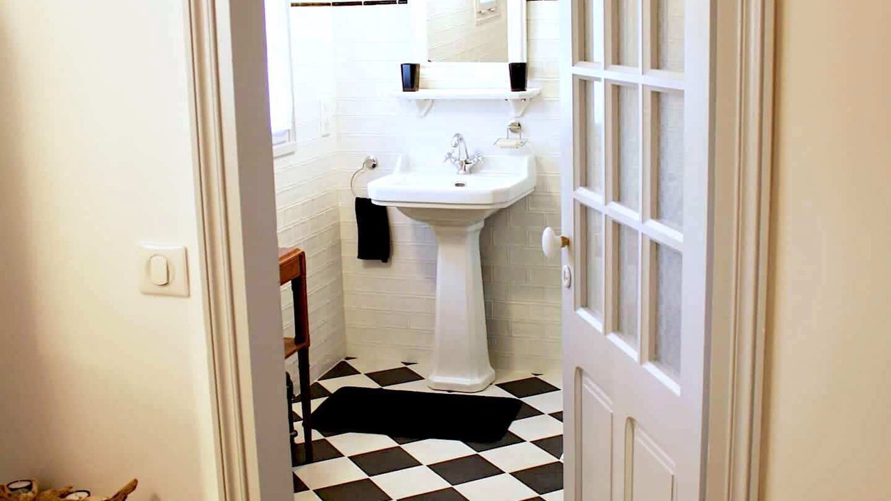 Photo of Bathroom in Saint-Leonard