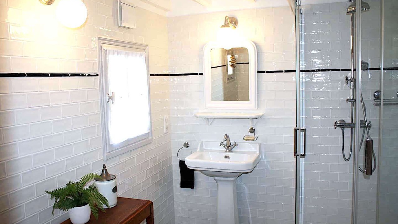 Photo of Bathroom in Saint-Leonard