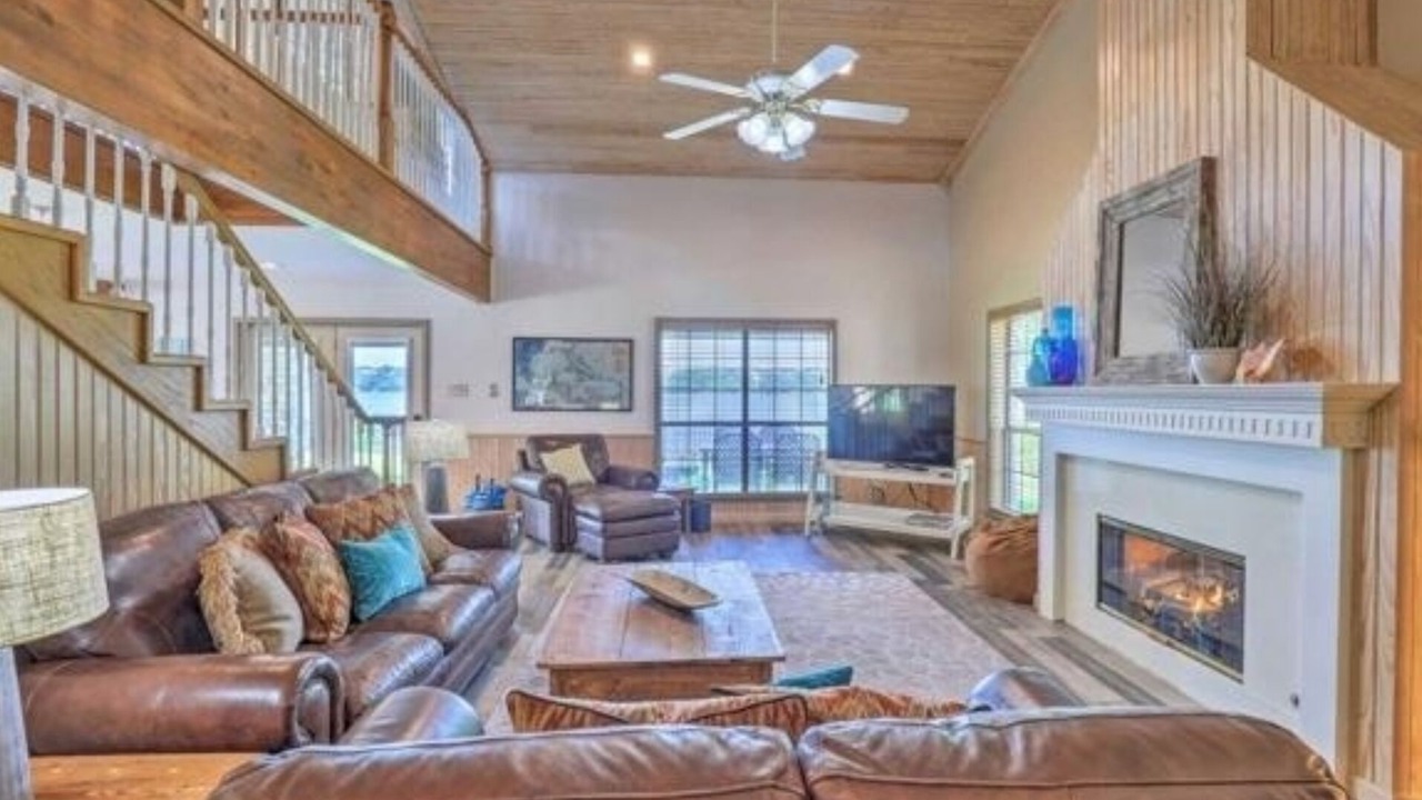 Photo of Livingroom in Granbury