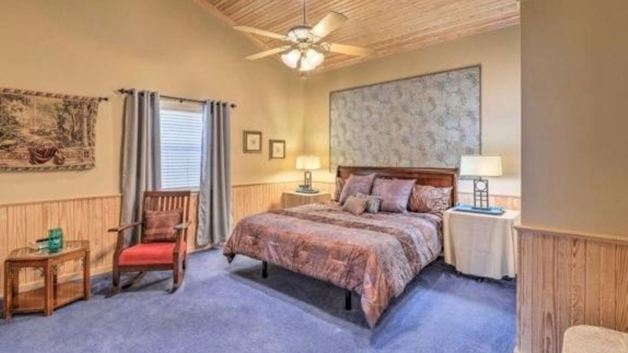 Photo of Bedroom in Granbury
