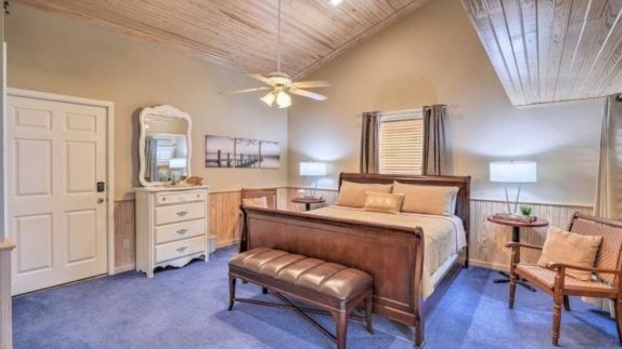 Photo of Bedroom in Granbury