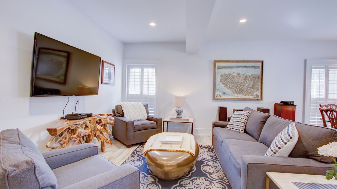 Photo of Livingroom in Charleston Historic District