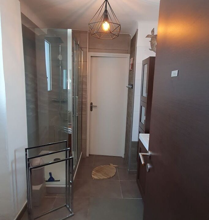 Photo of Bathroom in La Jetee