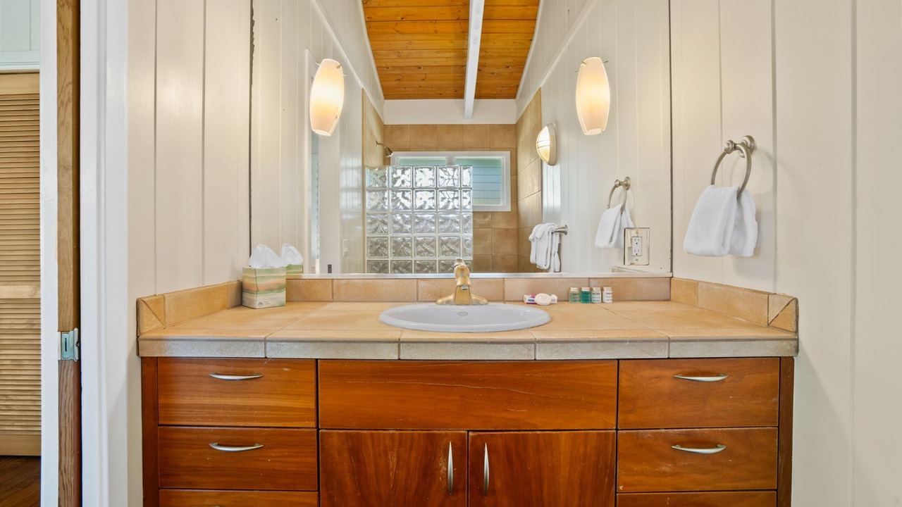 Photo of Bathroom in Wainiha