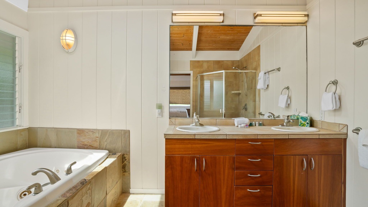 Photo of Bathroom in Wainiha