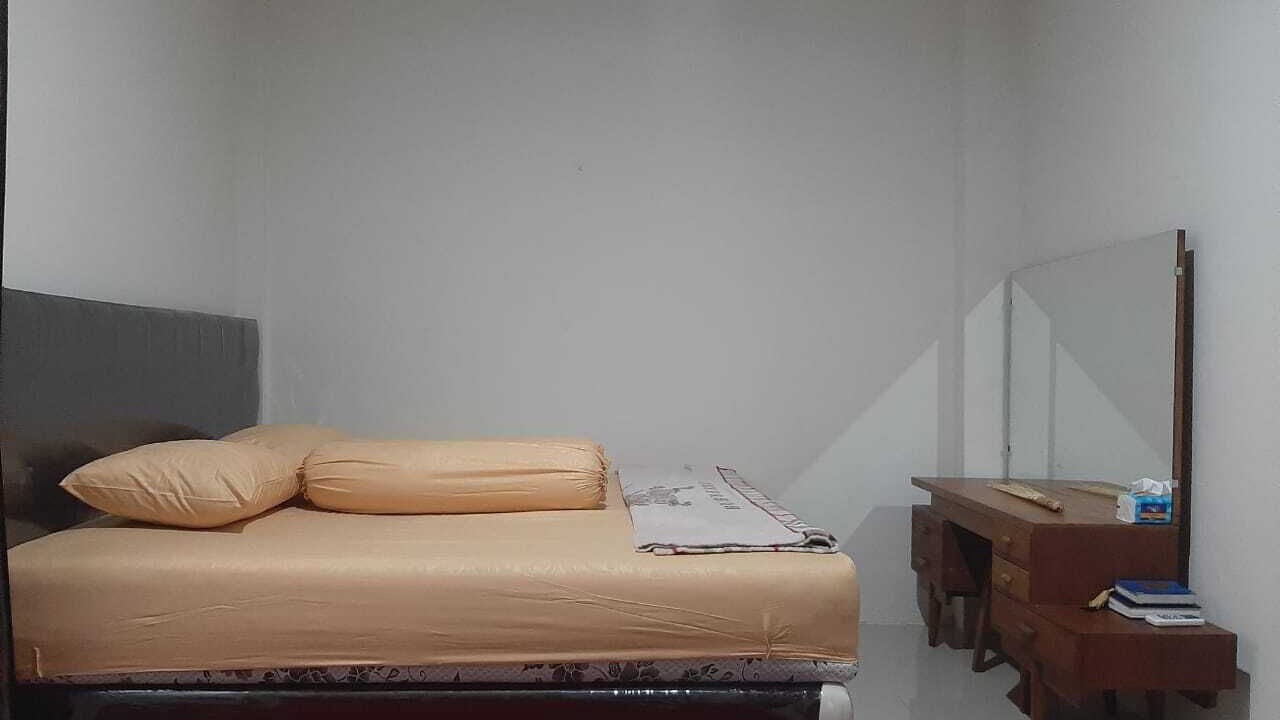 Photo of Bedroom in Wirobrajan