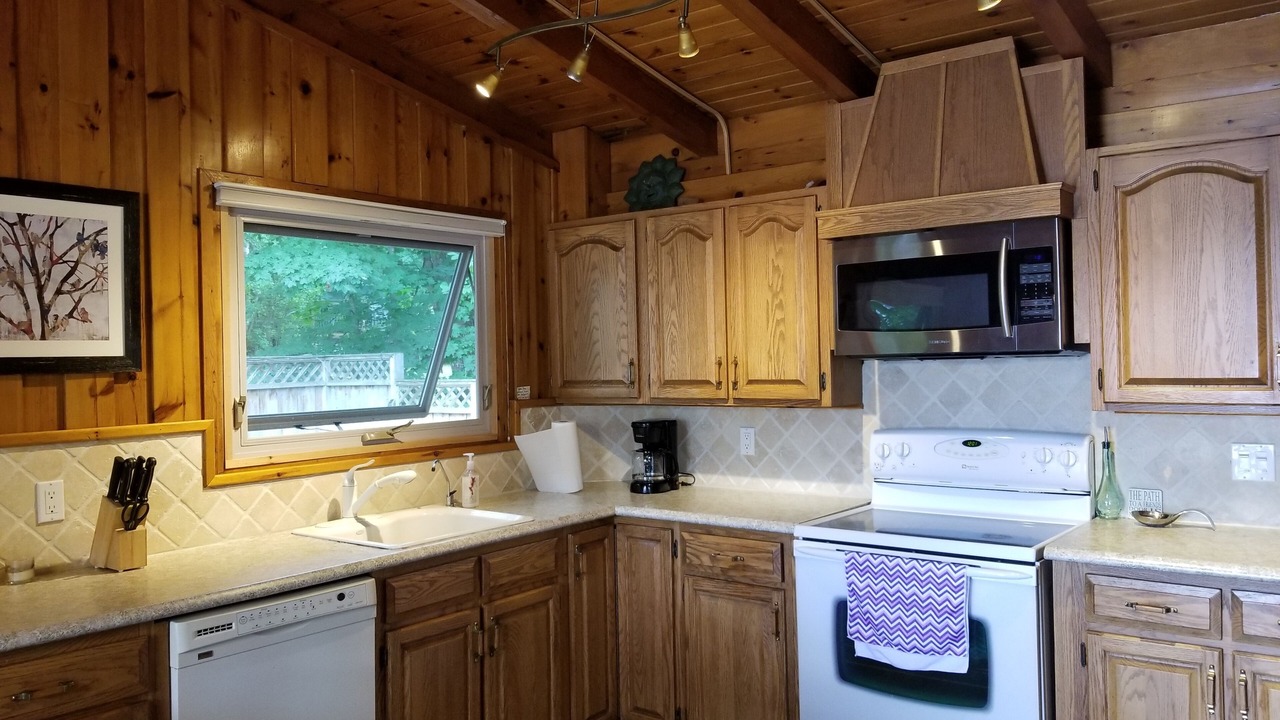 Photo of Kitchen in Algonquin Highlands