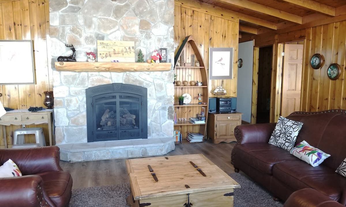Photo of Livingroom in Algonquin Highlands