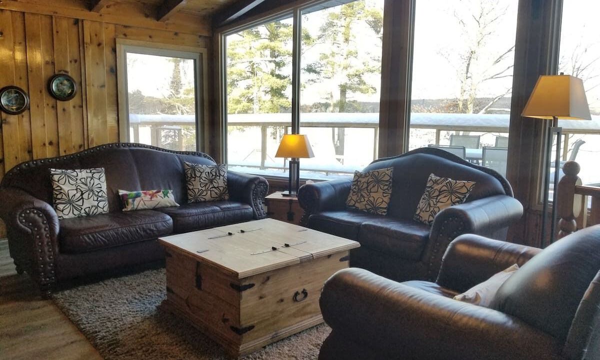 Photo of Livingroom in Algonquin Highlands