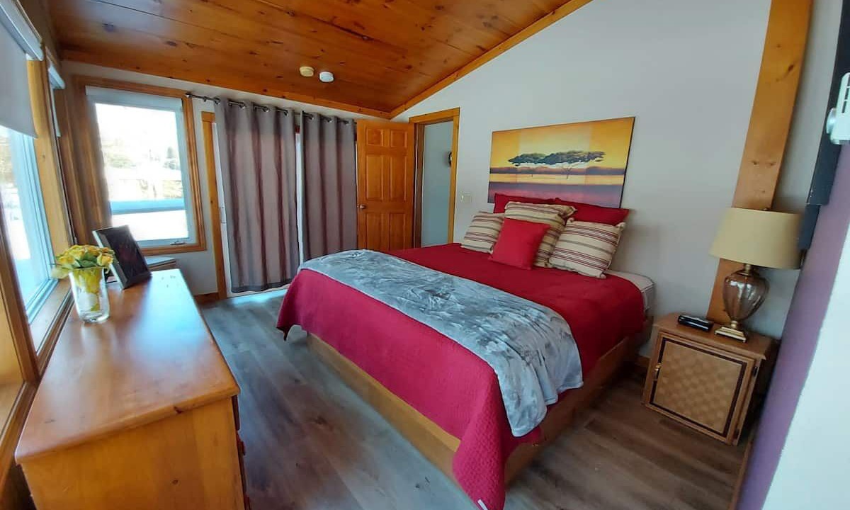 Photo of Bedroom in Algonquin Highlands