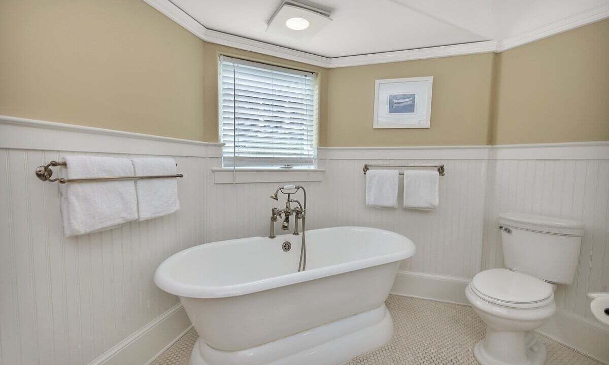 Photo of Bathroom in Saint Simons Island