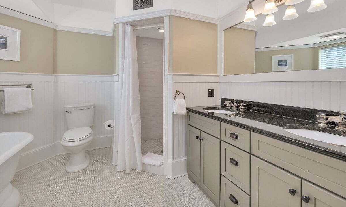 Photo of Bathroom in Saint Simons Island